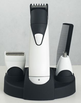 バッテリー駆動の多機能な鼻耳毛トリマー
